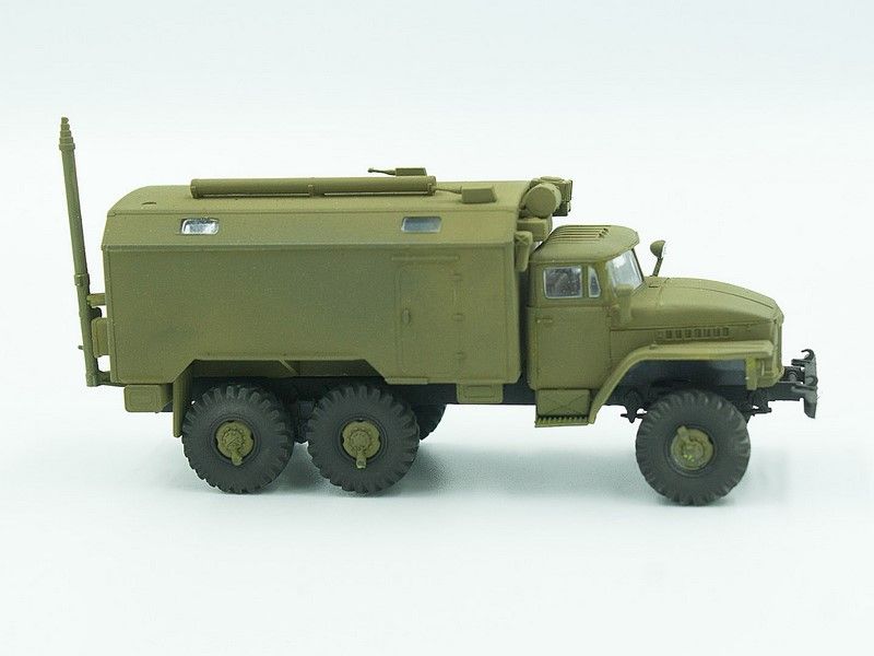 Збірна модель 1:72 вантажівки Урал-375А ICM72712 фото