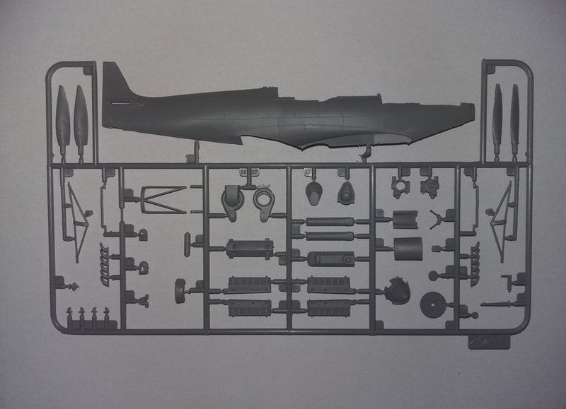 Збірна модель 1:48 винищувача Spitfire Mk.IXC ICM48060 фото