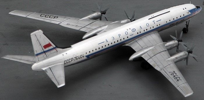 Збірна модель 1:72 літака Ту-114 AMO72024 фото