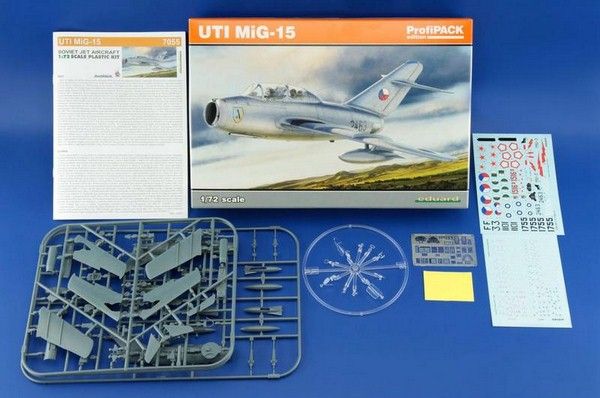 Cборная модель 1:72 самолета МиГ-15УТИ EDU7055 фото
