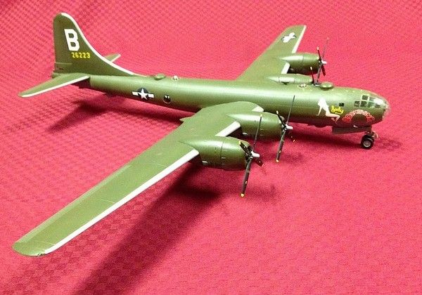 Збірна модель 1:72 бомбардувальника B-29А 'Old Battler' AC12517 фото