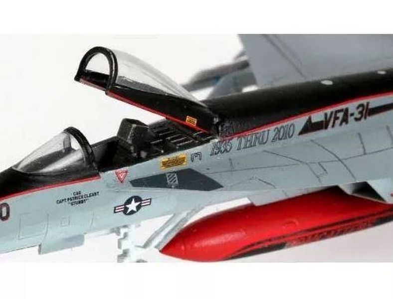 Збірна модель 1:144 винищувача-бомбардувальника F/A-18E Super Hornet RV03997 фото