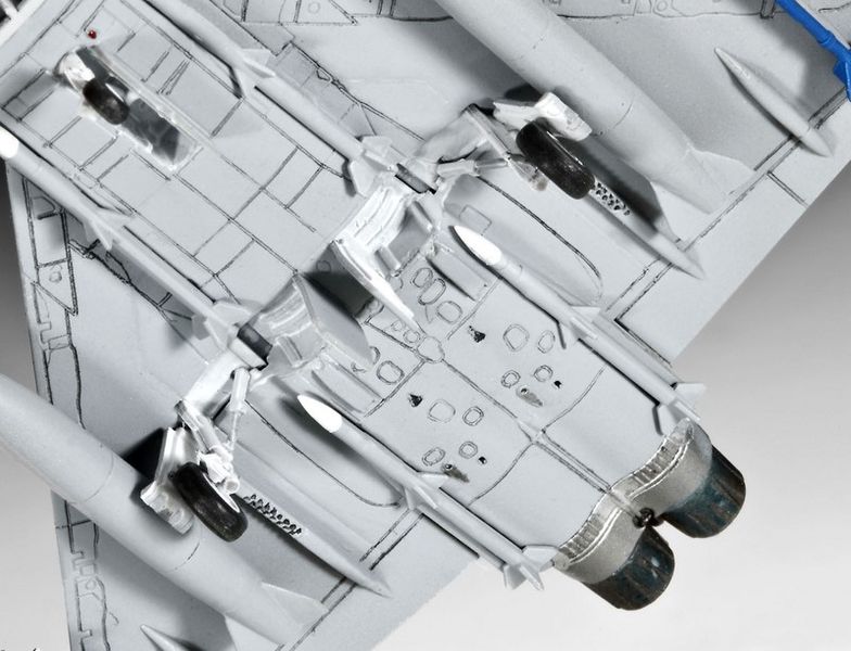Збірна модель 1:144 винищувача Eurofighter Typhoon RV04282 фото