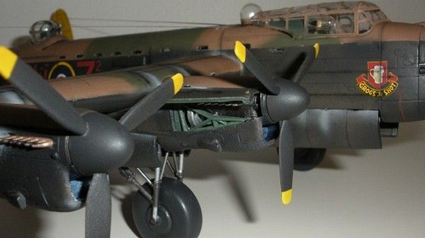 Сборная модель 1:72 бомбардировщика Avro Lancaster Mk.I/III RV04300 фото