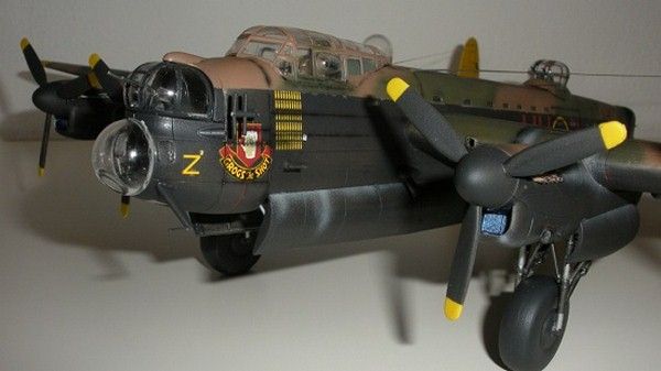 Сборная модель 1:72 бомбардировщика Avro Lancaster Mk.I/III RV04300 фото