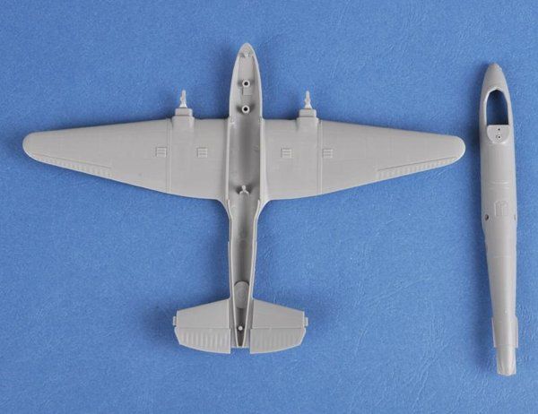 Сборная модель 1:72 бомбардировщика Пе-2 HB80296 фото
