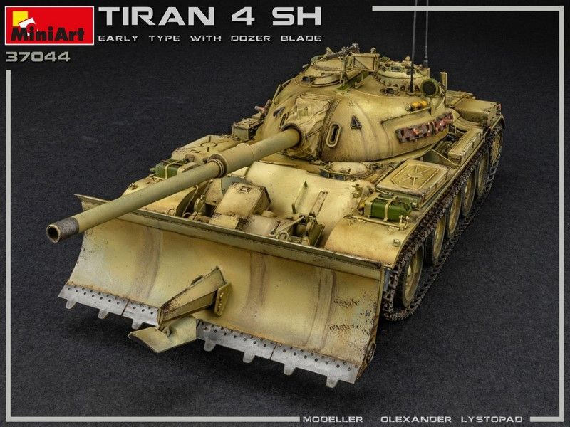 Збірна модель 1:35 танка Тиран 4Ш з бульдозерним відвалом MA37044 фото