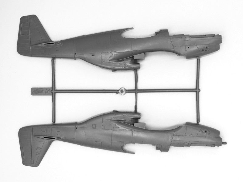 Сборная модель 1:48 истребителя P-51C Mustang ICM48121 фото