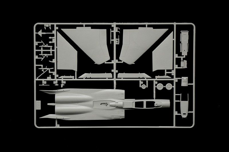 Збірна масштабна модель 1:72 винищувача F-15C Eagle ITL1415 фото
