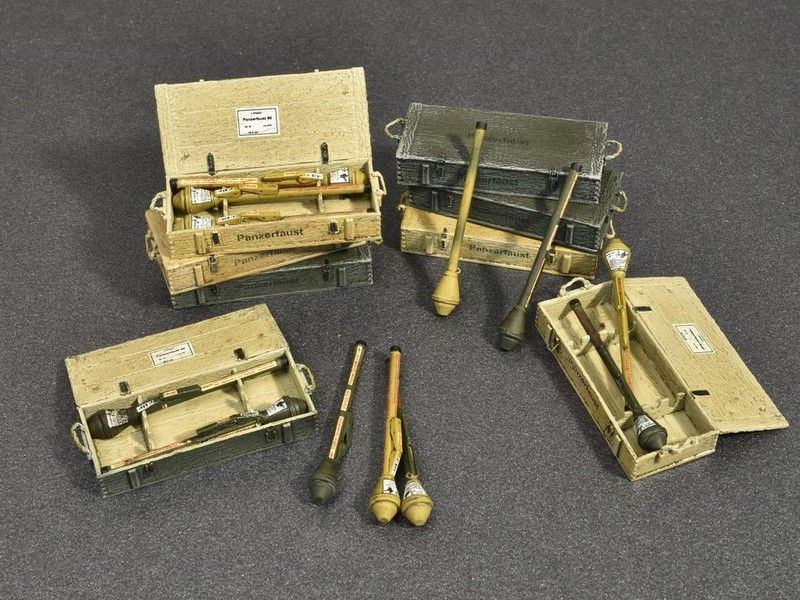 Збірна модель 1:35 гранатометів Panzerfaust MA35253 фото