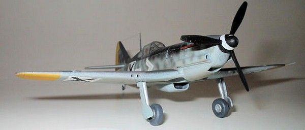 Сборная модель 1:72 истребителя Dewoitine D.520 HB80237 фото
