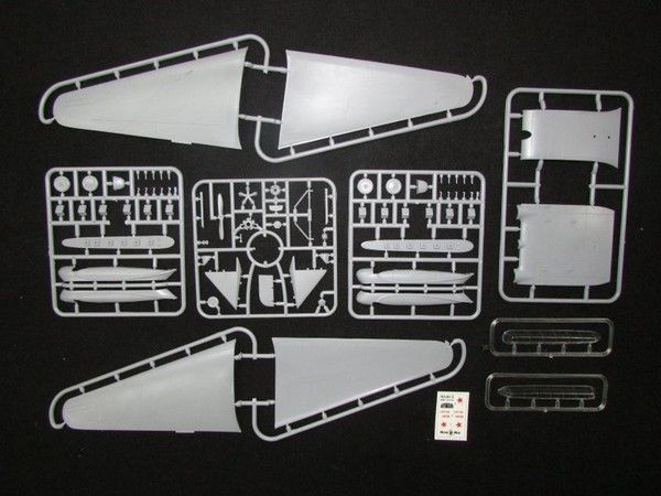 Збірна масштабна модель 1:72 літака ХАІ-3 MM72014 фото