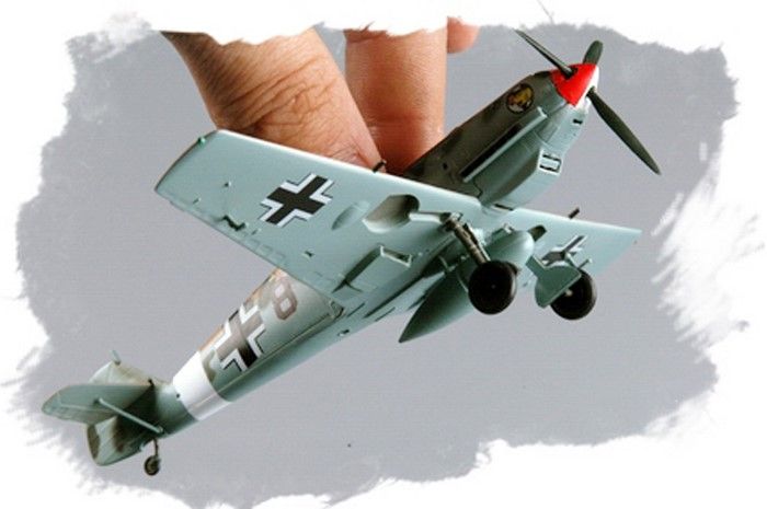 Збірна модель 1:72 винищувача Bf 109E-4/7 HB80254 фото