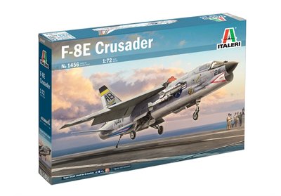 Збірна масштабна модель 1:72 винищувача F-8E Crusader ITL1456 фото