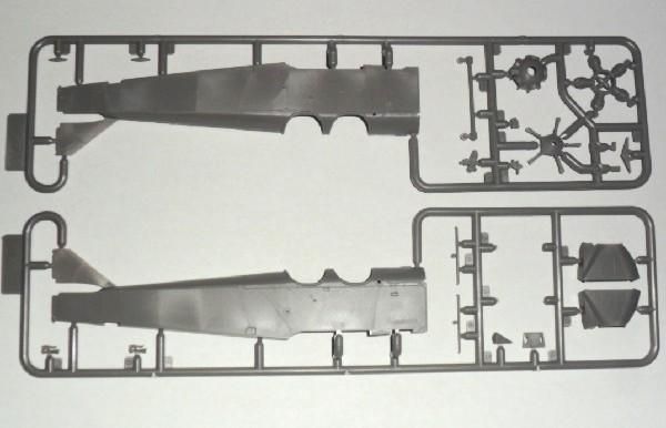 Збірна модель 1:48 бомбардувальника У-2 / По-2ВС ICM48252 фото