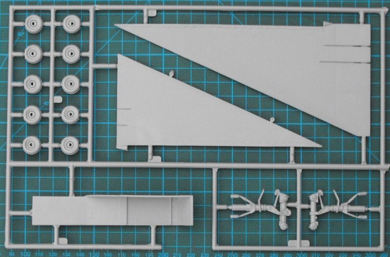 Сборная модель Italeri xB-70 Valkyrie - 1:72 пластиковая, геликоптеры и вертолеты ITL1282 фото