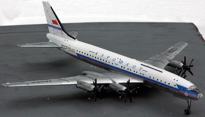 Сборная модель 1:72 самолета Ту-114 AMO72024 фото