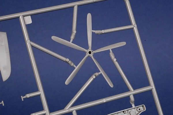Збірна модель Trumpeter hawker 'Sea Fury' FB.11 - 1:72 масштабна з пластику, гелікоптери та вертольоти TRU01631 фото