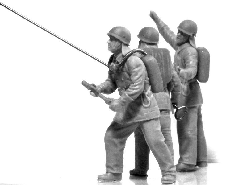 Набір 1:35 фігурок Радянські пожежники ICM35623 фото