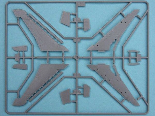 Збірна модель Trumpeter f-100D Super Sabre - 1:72 масштабна з пластику, гелікоптери та вертольоти TRU01649 фото