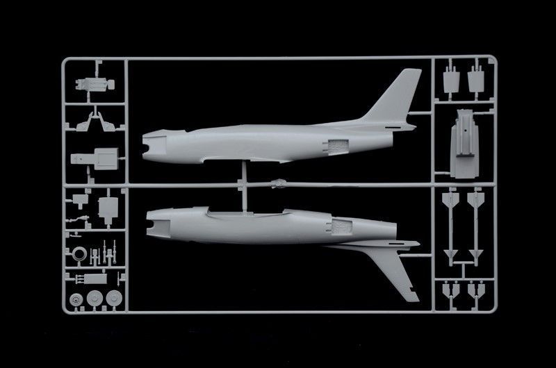 Збірна модель Italeri f-86E Sabre - 1:48 масштабна з пластику, гелікоптери та вертольоти ITL2799 фото