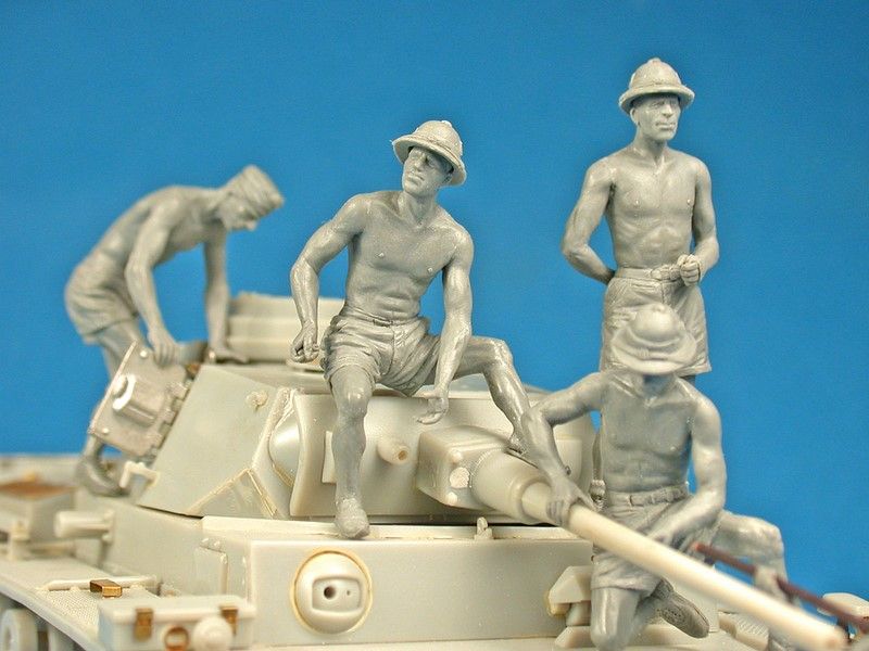 Набор 1:35 фигур Немецкий танковый экипаж (Африканский Корпус) MA35278 фото