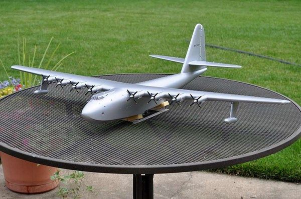 Збірна модель 1:72 літаючого човна Hughes H-4 Hercules AMO72029 фото