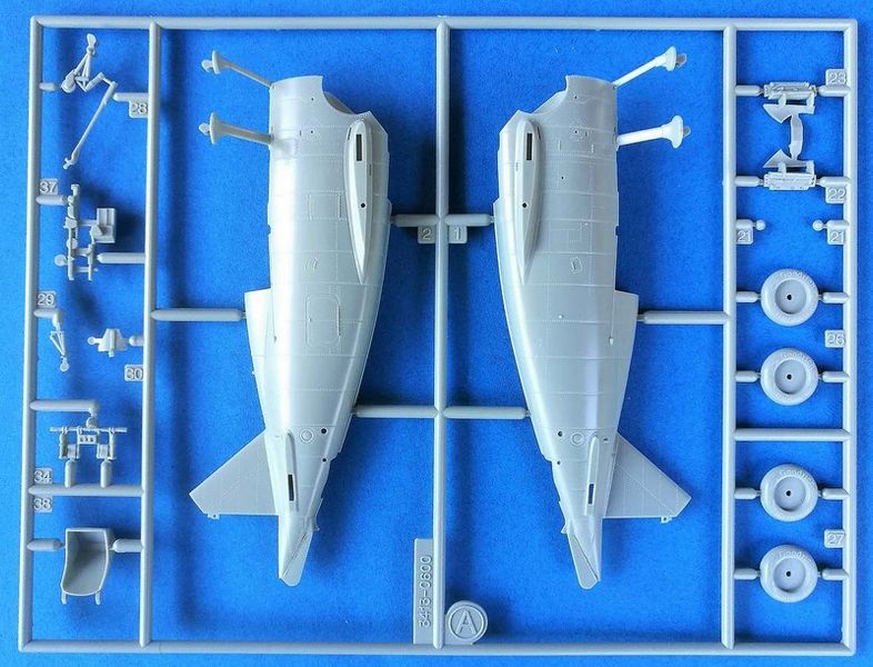 Сборная модель 1:48 истребителя F3F-2 AC12326 фото