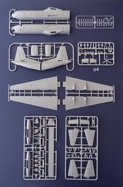 Douglas C-133A з ракетою PGM-17 - 1:144 RN336 фото