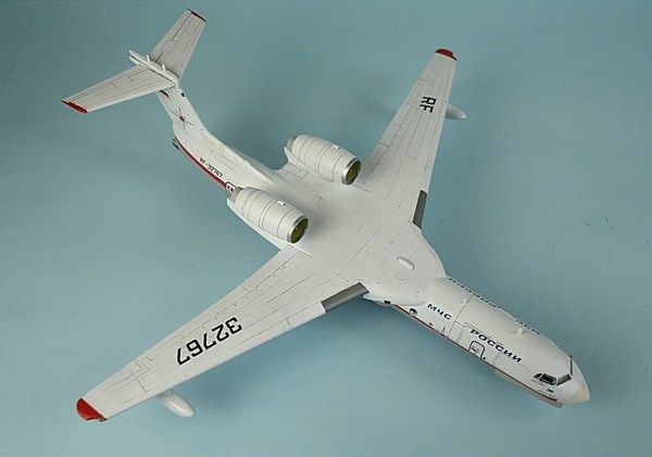 Збірна модель 1:72 літака-амфібії Бе-200 AMO72030 фото