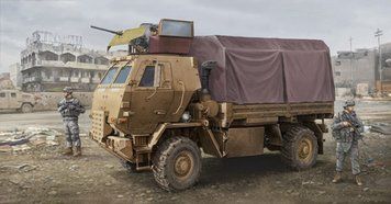 Сборная модель 1:35 грузовика М1078 LMTV (Armor Cab) Trumpeter, военные автомобили TRU01009 фото