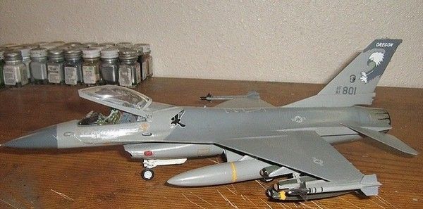 Збірна модель Academy f-16 А/C Fighting Falcon - 1:48 масштабна з пластику, гелікоптери та вертольоти AC12259 фото