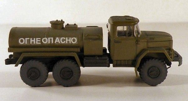 Збірна модель 1:72 автомобіля паливозаправника АТЗ-4-131 ICM72813 фото