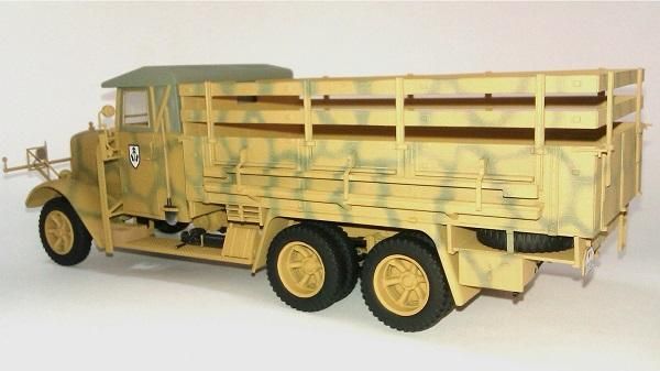 Сборная модель 1:35 грузового автомобиля Henschel 33D1 ICM35466 фото