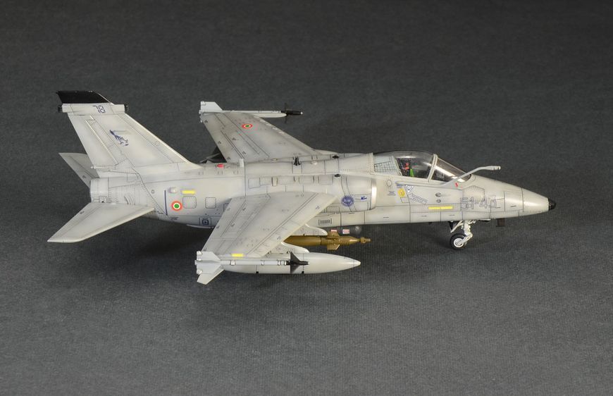 Збірна модель літака AMX Ghibli 1/72, Italeri 1460, гелікоптери та вертольоти ITL1460 фото