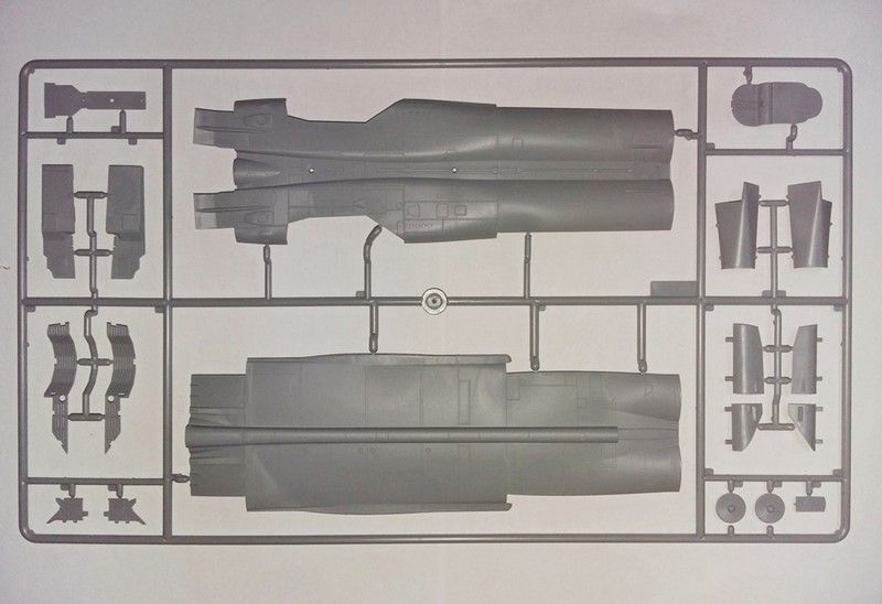 Збірна модель 1:48 винищувача МіГ-25ПД ICM48903 фото