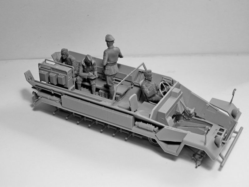 Збірна модель ICM sd.Kfz.251/6 Ausf. A з екіпажем - 1:35 масштабна з пластику, військові бронетранспортери ICM35104 фото