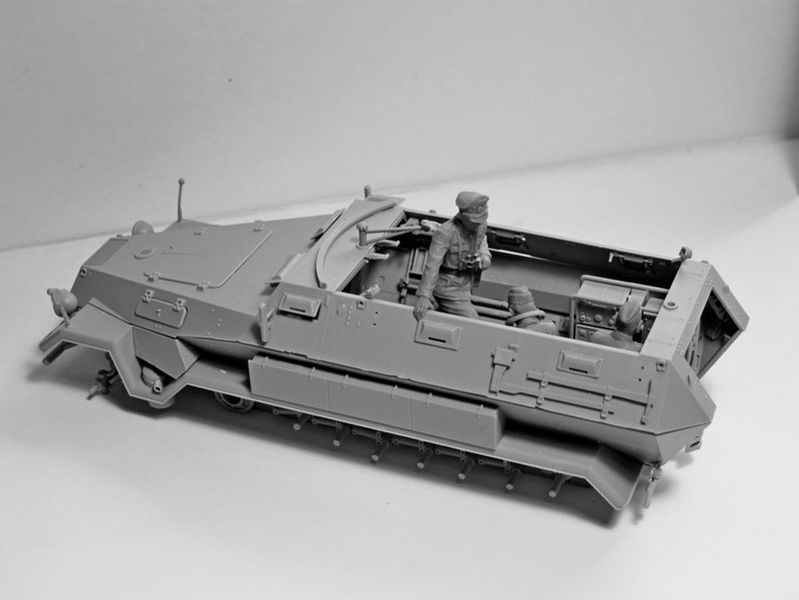 Збірна модель ICM sd.Kfz.251/6 Ausf. A з екіпажем - 1:35 масштабна з пластику, військові бронетранспортери ICM35104 фото