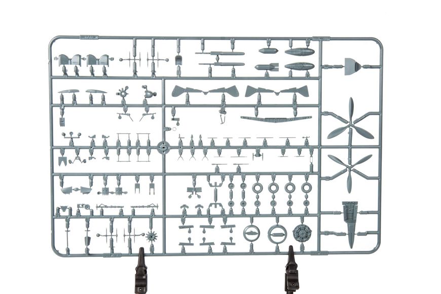 Збірна модель 1:72 винищувача Fw-190A-8/R2 EDU7467 фото