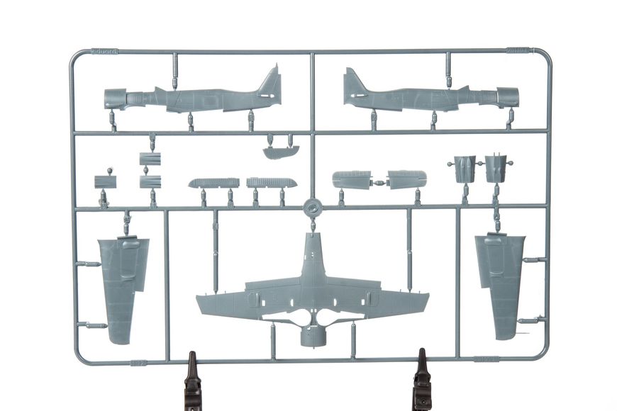 Збірна модель 1:72 винищувача Fw-190A-8/R2 EDU7467 фото