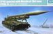 Сборная модель 1:35 самоходной 2П16 с 2К6 'Луна' Trumpeter, военная артиллерия и ЗРК TRU09545 фото 1