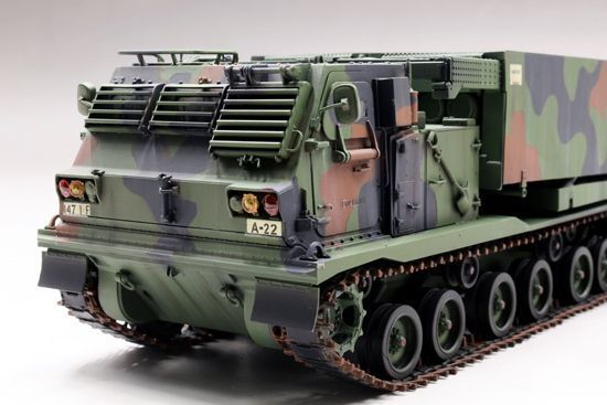 Сборная модель РСЗО M270/A1 1/35, Trumpeter 01049, военная артиллерия и ЗРК TRU01049 фото