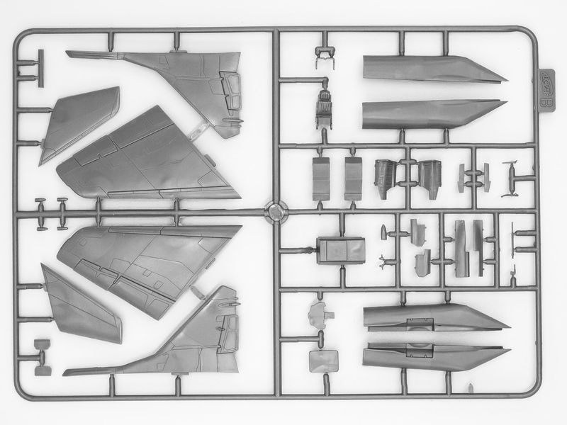 Збірна модель літака 1:72 МіГ-29 ПС України з бомбами JDAM-ER, ICM 72144 ICM72144 фото