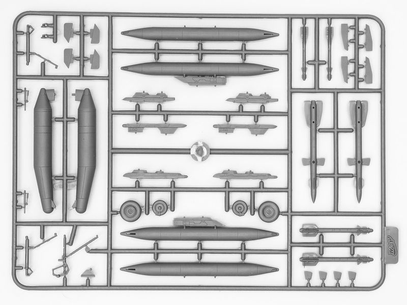 Збірна модель літака 1:72 МіГ-29 ПС України з бомбами JDAM-ER, ICM 72144 ICM72144 фото