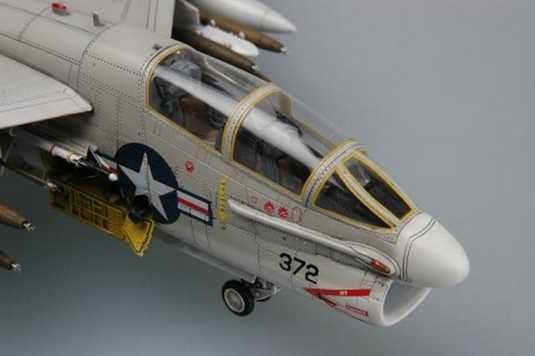 Сборная модель 1:72 самолета TA-7C Corsair II Hobby Boss