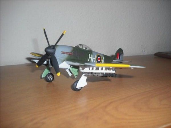 Hawker Typhoon Mk.IB - 1:72 HB80232 фото