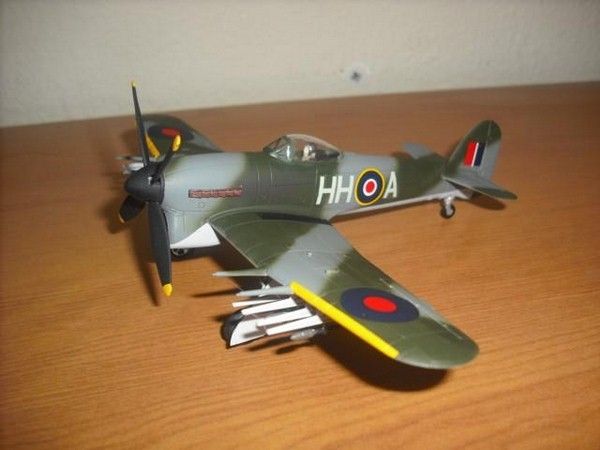 Hawker Typhoon Mk.IB - 1:72 HB80232 фото