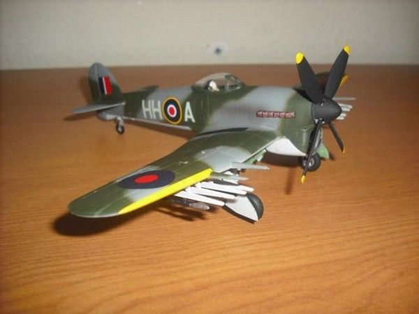 Hawker Typhoon Mk.IB - 1:72 HB80232 фото