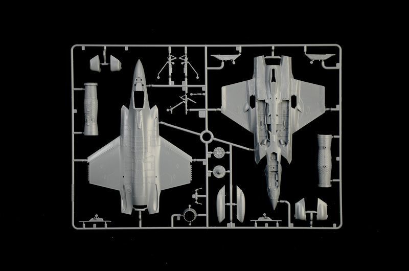 Збірна модель літака 1:72 F-35C Lightning II "CATOBAR version", Italeri 1469 ITL1469 фото