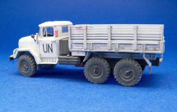 Сборная модель ICM зиЛ-131 - 1:72 пластиковая, грузовые авто и грузовики ICM72811 фото